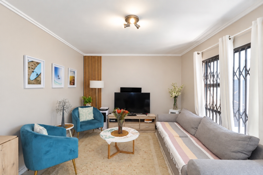 To Let 2 Bedroom Property for Rent in Waves Edge Western Cape